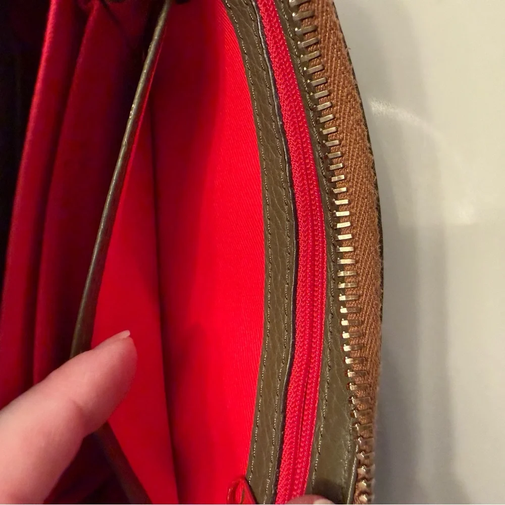 Dooney & Bourke Olive Green Leather Wallet - Picture 7 of 13